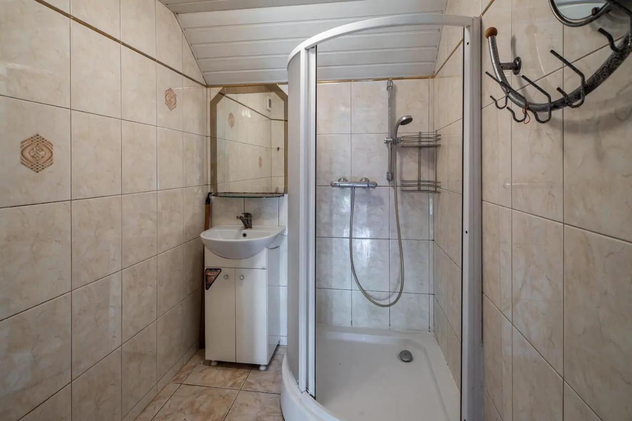 In A Private House 5 Min From Airport 民宿